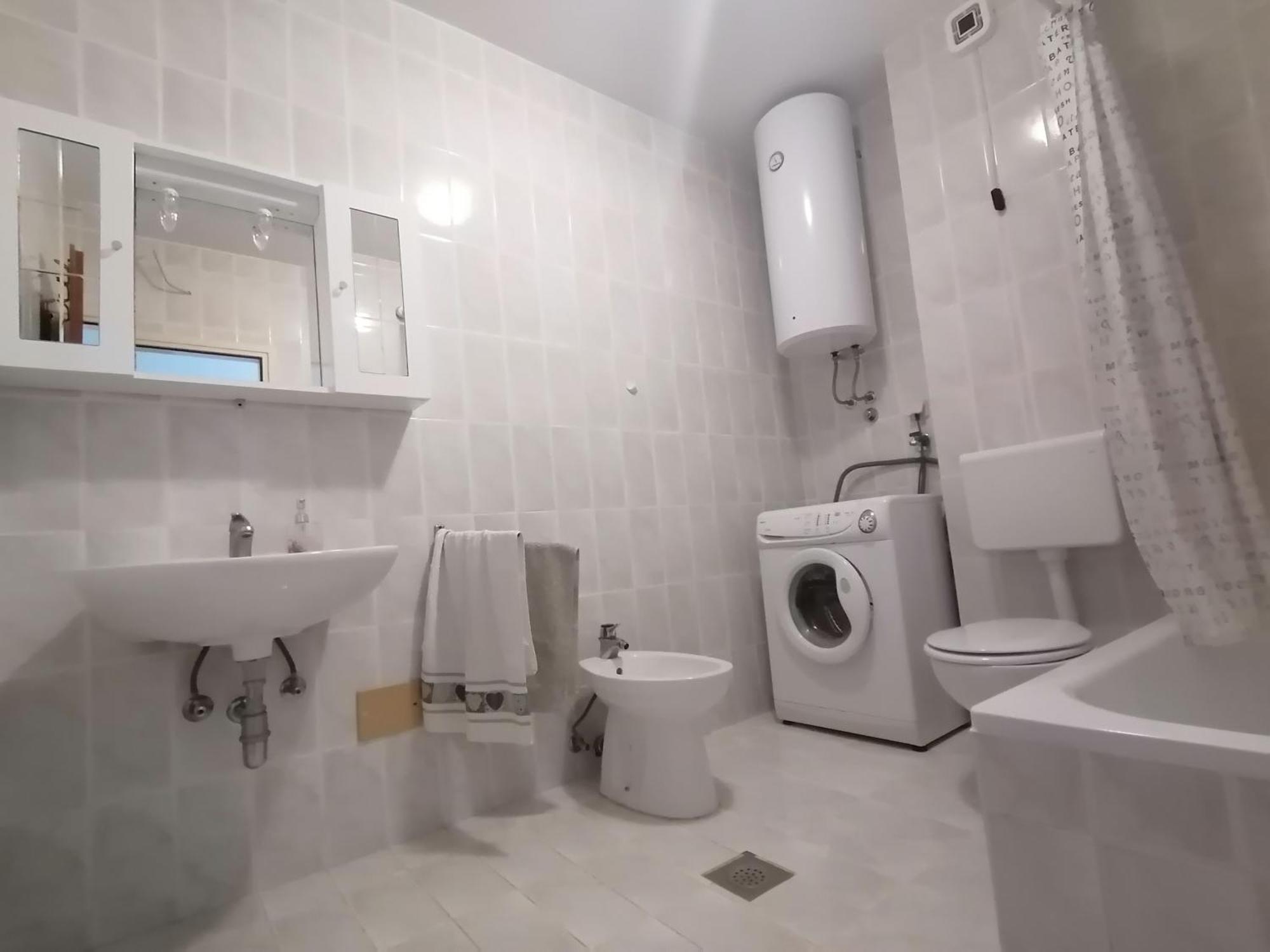 Apartment Domijan By El-Pi Tours Njivice Bagian luar foto
