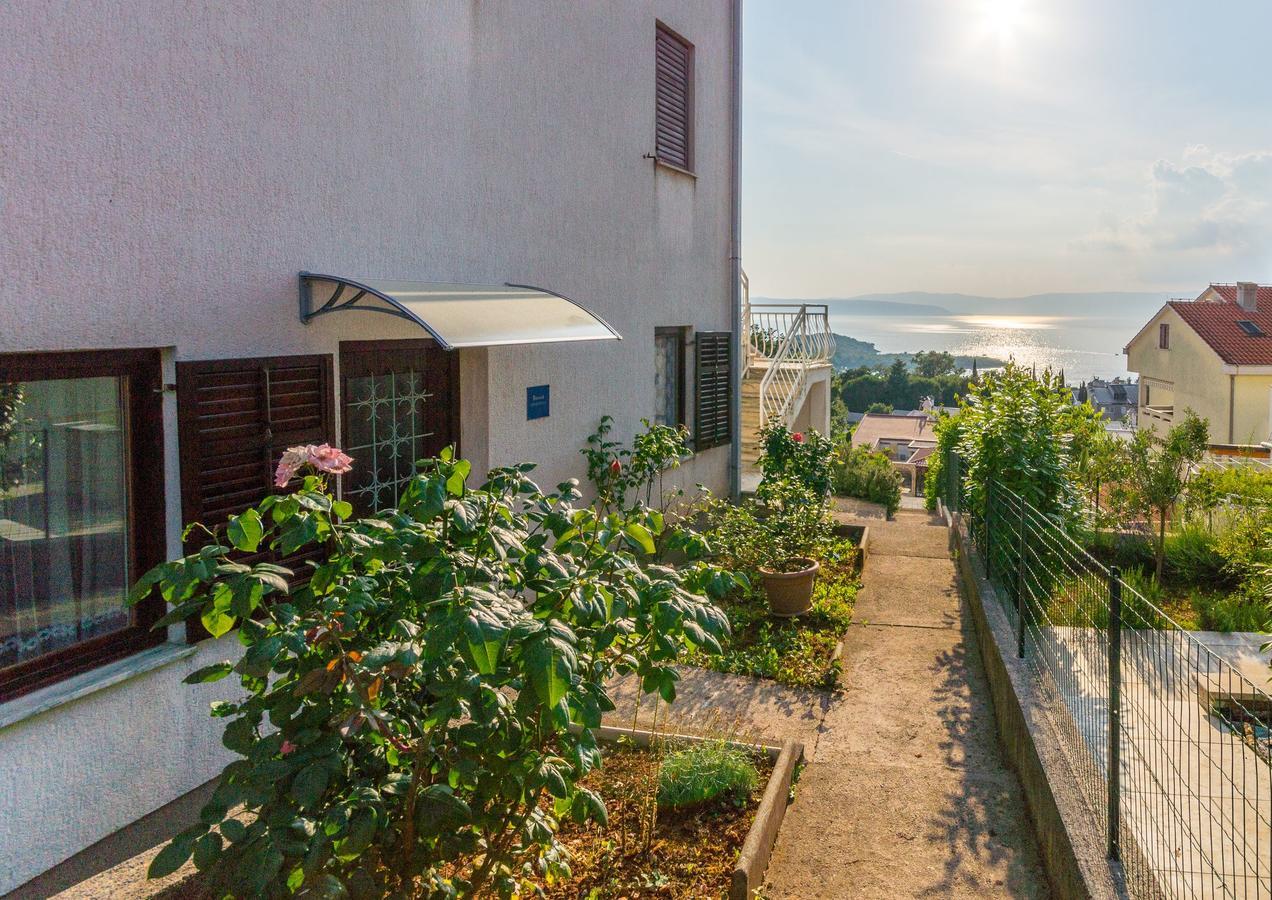 Apartment Domijan By El-Pi Tours Njivice Bagian luar foto